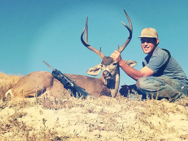 blacktail deer hunting with Frontera Big Game hunting